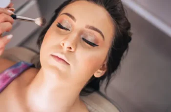 Sua Make Perfeita: Veja Como com o Aplicativo de Simulação!